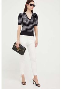 Pinko torebka skórzana kolor czarny. Kolor: czarny. Materiał: skórzane. Rodzaj torebki: na ramię #2