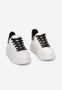 Born2be - Biało-Czarne Sneakersy Dyana. Okazja: na co dzień. Nosek buta: okrągły. Kolor: biały. Materiał: materiał. Szerokość cholewki: normalna. Wzór: gładki. Obcas: na platformie. Sport: turystyka piesza #2