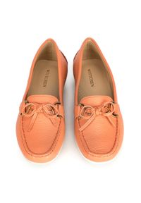 Wittchen - Damskie mokasyny skórzane pastelowe. Kolor: pomarańczowy. Materiał: skóra. Szerokość cholewki: normalna. Wzór: aplikacja. Sezon: wiosna. Obcas: na obcasie. Wysokość obcasa: średni #6