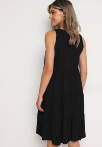 Born2be - Czarna Rozkloszowana Sukienka z Bawełny na Ramiączkach Zasea. Okazja: na randkę, na co dzień. Typ kołnierza: dekolt w kształcie V. Kolor: czarny. Materiał: bawełna. Długość rękawa: na ramiączkach. Styl: casual, elegancki #6