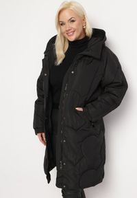 Born2be - Czarna Pikowana Kurtka z Kapturem Fariana. Typ kołnierza: kaptur. Kolor: czarny #2