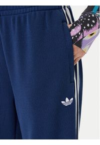 Adidas - adidas Spodnie dresowe adicolor Firebird JV7524 Granatowy Regular Fit. Kolor: niebieski. Materiał: syntetyk #3