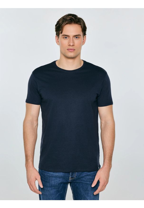 Big-Star - Koszulka męska bawełniana granatowa Basic 403. Kolor: niebieski. Materiał: bawełna. Wzór: gładki. Styl: klasyczny