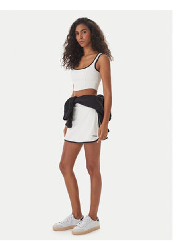 Guess Spódnico-szorty V6GD06 K3000 Écru Regular Fit. Kolor: kremowy. Materiał: syntetyk