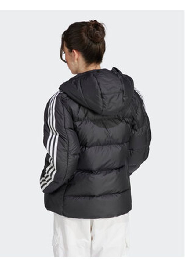 Adidas - adidas Kurtka puchowa Essentials 3-Stripes Mid Down HZ8483 Czarny Regular Fit. Kolor: czarny. Materiał: puch, syntetyk