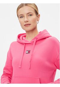 Tommy Jeans Bluza Badge DW0DW17326 Różowy Boxy Fit. Kolor: różowy. Materiał: bawełna