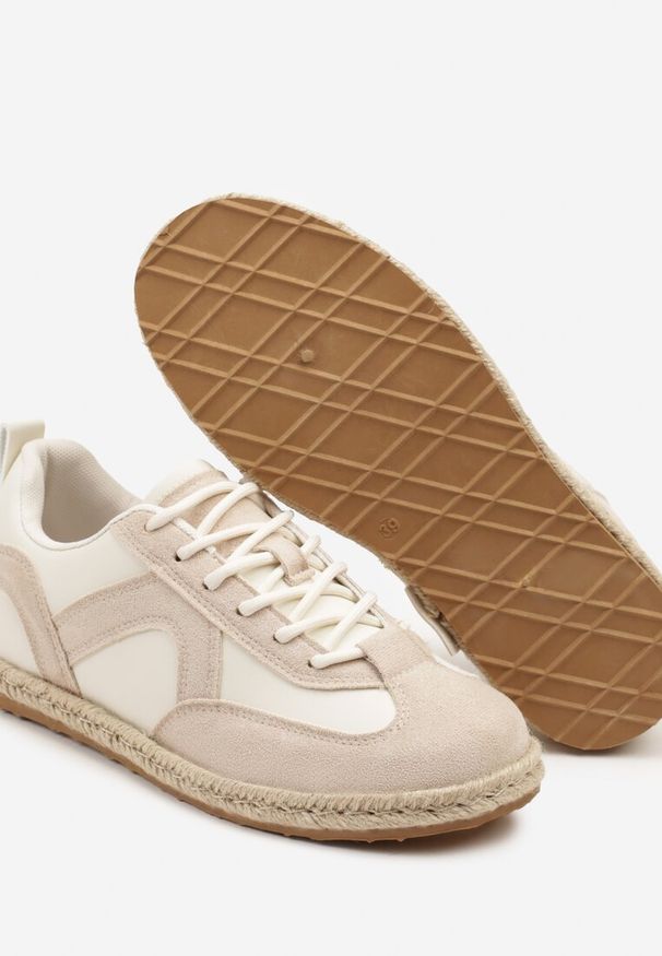 Renee - Beżowe Sneakersy Kultowe Tenisówki z Podeszwą Zdobioną Plecionką Zarorella. Okazja: na co dzień. Kolor: beżowy. Materiał: jeans. Wzór: aplikacja