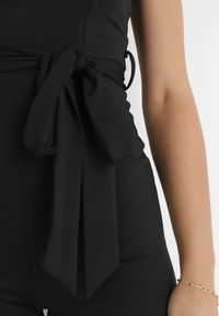 Born2be - Czarny Kombinezon bez Rękawów z Długimi Nogawkami i Materiałowym Paskiem Catarinsa. Kolor: czarny. Materiał: materiał. Długość rękawa: bez rękawów. Długość: długie. Wzór: gładki #3