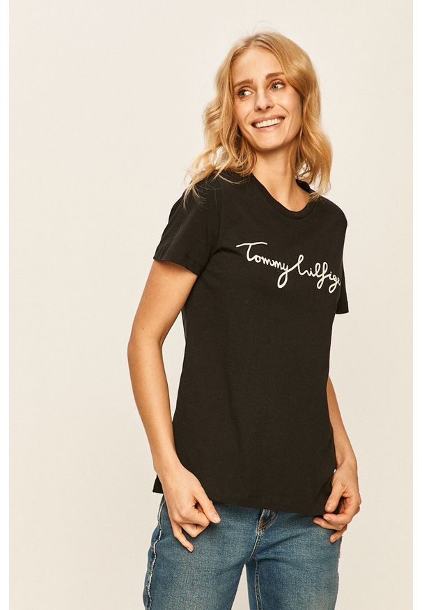 TOMMY HILFIGER - Tommy Hilfiger t-shirt bawełniany kolor czarny. Okazja: na co dzień. Kolor: czarny. Materiał: bawełna. Długość rękawa: krótki rękaw. Długość: krótkie. Wzór: nadruk. Styl: casual