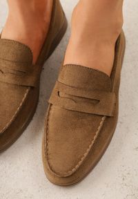 Renee - Ciemnobeżowe Mokasyny Casual VICES z Imitacji Zamszu z Wkładką ze Skóry Naturalnej Sheiris. Okazja: na co dzień. Kolor: beżowy. Materiał: zamsz, skóra. Styl: casual #6