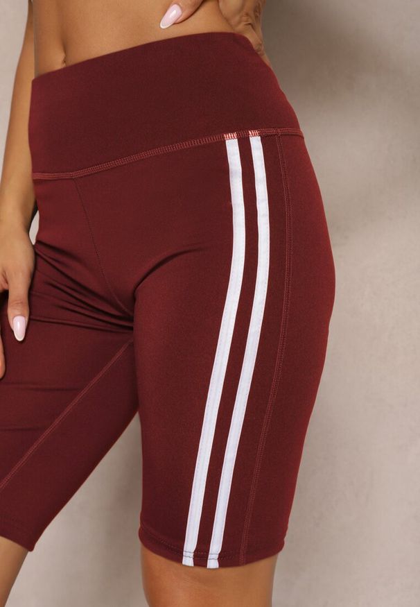 Renee - Bordowe Szorty Kolarki High Waist z Ozdobnymi Lampasami Jelorea. Okazja: na co dzień. Stan: podwyższony. Kolor: czerwony. Sezon: lato. Styl: sportowy, casual, elegancki