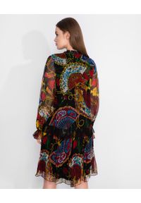 Nissa - NISSA - Wzorzysta mini sukienka z jedwabiu. Kolor: czarny. Materiał: jedwab. Długość rękawa: długi rękaw. Wzór: aplikacja, koronka. Styl: boho. Długość: mini #4