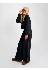 Sinsay - Spodnie wide leg z grubej prążkowanej dzianiny z polarem wewnątrz - czarny. Kolor: czarny. Materiał: prążkowany, dzianina, polar #1