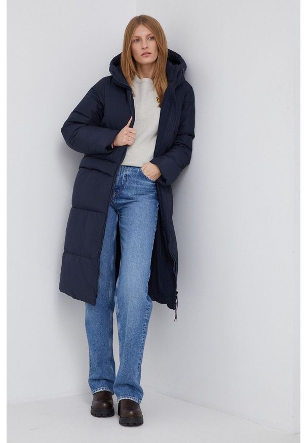 TOMMY HILFIGER - Tommy Hilfiger Kurtka damska kolor granatowy zimowa. Okazja: na co dzień. Typ kołnierza: kaptur. Kolor: niebieski. Sezon: zima. Styl: casual