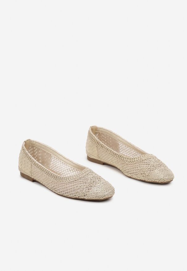 Renee - Złote Balerinki Ozdobione Siateczką Landeora. Okazja: na co dzień, na spacer. Kolor: złoty. Materiał: jeans. Wzór: aplikacja. Obcas: na obcasie. Styl: elegancki, casual. Wysokość obcasa: niski