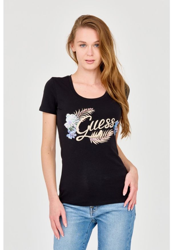 Guess - GUESS Damski czarny t-shirt ze zdobionym logo. Kolor: czarny. Wzór: aplikacja