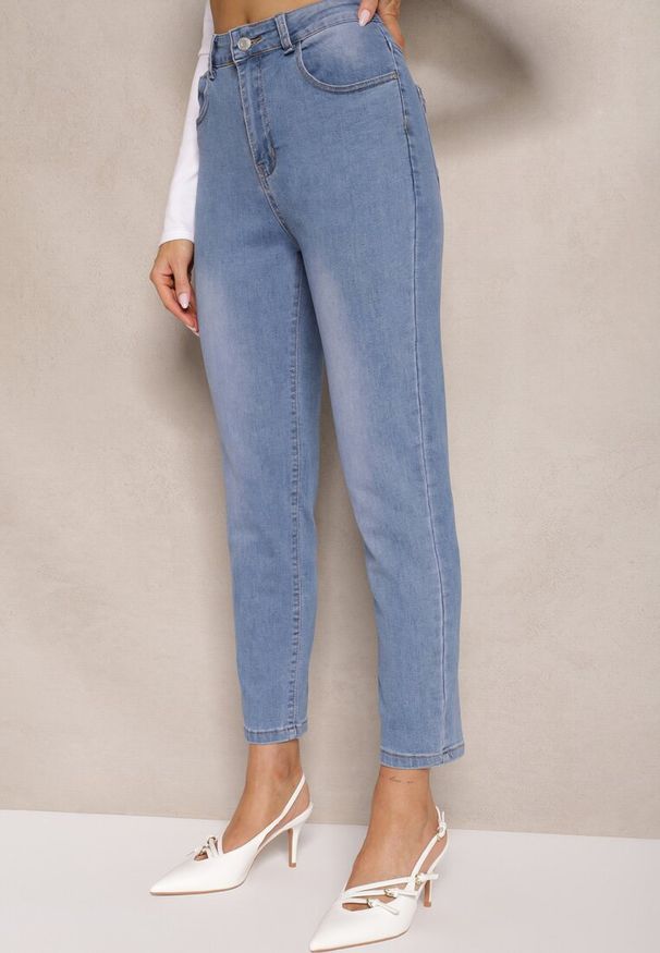 Renee - Niebieskie Jeansy Mom Fit Regular Waist Natises. Okazja: na co dzień. Kolor: niebieski. Styl: klasyczny, casual, elegancki