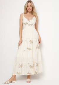 Born2be - Jasnobeżowa Sukienka Wiskozowa na Ramiączkach Ozdobiona Haftem Telanelis. Typ kołnierza: dekolt w kształcie V. Kolor: beżowy. Materiał: wiskoza. Długość rękawa: na ramiączkach. Wzór: aplikacja, haft #1