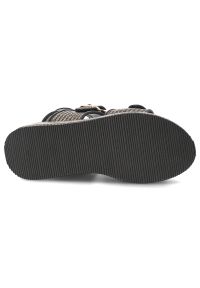 Sandały damskie Artiker, cholewka z materiału tekstylnego pasek wokół pięty z regulacją na rzep, brązowe, 58C1741. Zapięcie: rzepy. Kolor: brązowy. Materiał: materiał #7