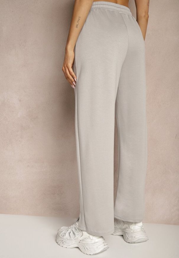 Renee - Szare Szerokie Spodnie Dresowe High Waist Ozdobione Sznurkiem Haliran. Okazja: na co dzień, na spacer. Stan: podwyższony. Kolor: szary. Materiał: dresówka. Wzór: aplikacja. Styl: casual, elegancki