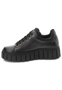 Czarne Sneakersy Karino Modne Skórzane Obuwie Damskie. Okazja: na co dzień, na spacer. Kolor: czarny. Materiał: skóra. Szerokość cholewki: normalna. Sport: turystyka piesza #3
