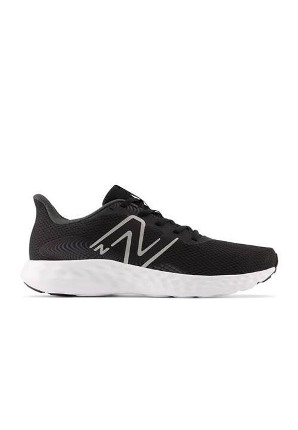 Buty do biegania New Balance 411. Zapięcie: sznurówki. Kolor: czarny. Materiał: materiał. Szerokość cholewki: normalna. Sport: bieganie, turystyka piesza