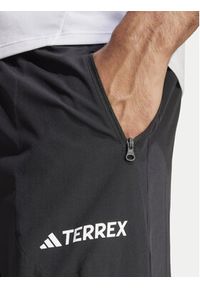 Adidas - adidas Spodnie outdoor Multi Essentials JP0811 Czarny Regular Fit. Kolor: czarny. Materiał: syntetyk. Sport: outdoor #5
