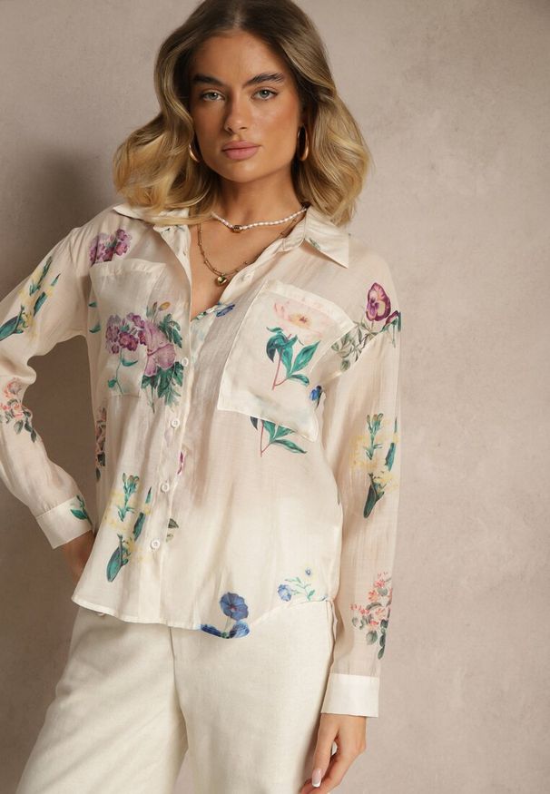 Renee - Beżowa Koszula w Kwiaty z Dodatkiem Wiskozy z Kieszonkami Polliliana. Okazja: na co dzień. Kolor: beżowy. Materiał: wiskoza. Wzór: kwiaty. Styl: elegancki, casual