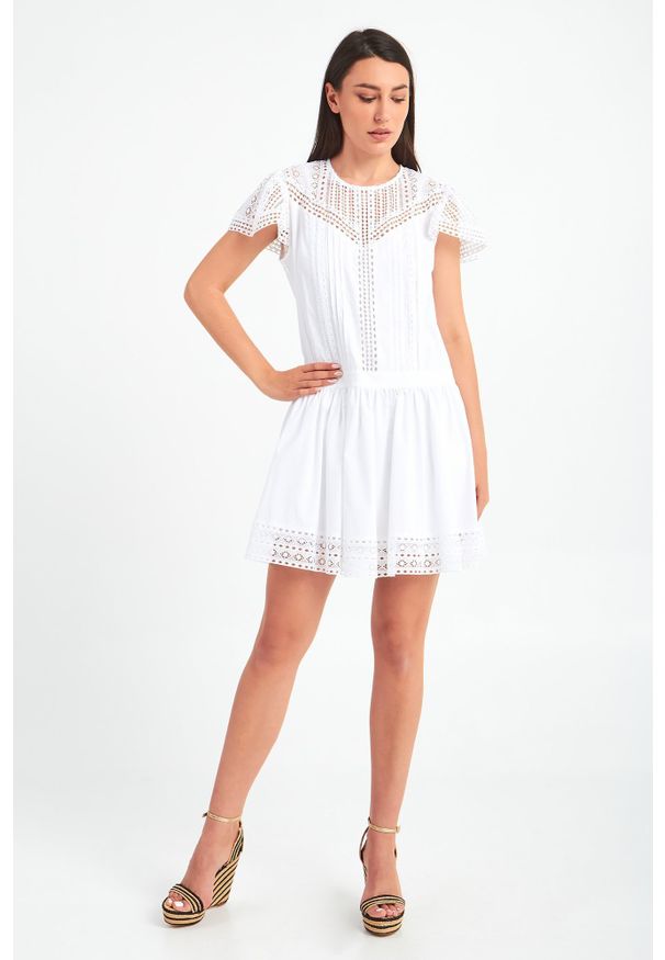 TwinSet - SUKIENKA TWINSET. Materiał: koronka. Długość rękawa: krótki rękaw. Wzór: ażurowy, koronka. Długość: mini