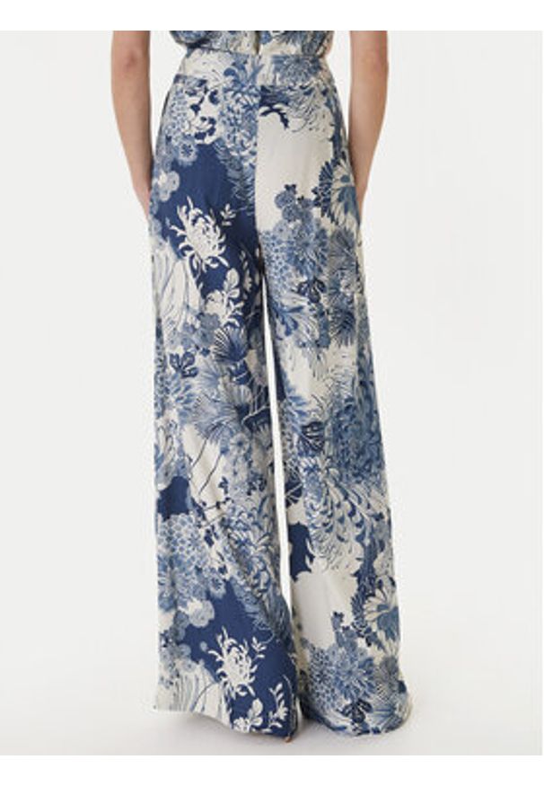 Guess Spodnie materiałowe W6GB02 W1578 Niebieski Regular Fit. Kolor: niebieski. Materiał: wiskoza