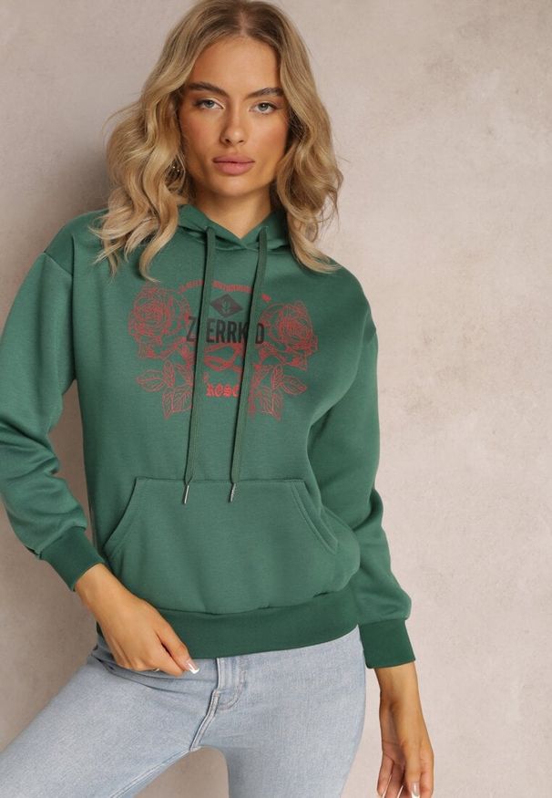 Renee - Zielona Modna Bluza z Nadrukiem i Kapturem Ozdobiona Nadrukiem Arinalu. Kolor: zielony. Materiał: polar. Wzór: aplikacja, nadruk