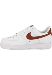 Buty do chodzenia damskie Nike Air Force 1 '07. Zapięcie: sznurówki. Kolor: biały. Materiał: materiał, skóra, syntetyk. Szerokość cholewki: normalna. Model: Nike Air Force. Sport: turystyka piesza