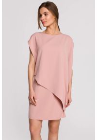 Sukienki.shop - Elegancka sukienka z asymetryczną falbaną drapowana różowa. Okazja: na komunię, na ślub cywilny, na wesele, na imprezę. Kolor: różowy. Typ sukienki: asymetryczne. Styl: elegancki #5