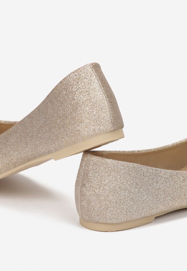 Renee - Złote Balerinki Sophope. Zapięcie: bez zapięcia. Kolor: złoty. Szerokość cholewki: normalna. Obcas: na płaskiej podeszwie. Styl: klasyczny