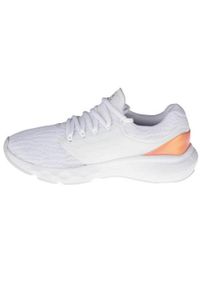Under Armour - Buty do biegania damskie, W Charged Vantage. Zapięcie: sznurówki. Kolor: biały. Materiał: materiał, syntetyk. Szerokość cholewki: normalna