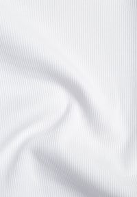 Born2be - Biały Bawełniany T-shirt w Prążki o Dopasowanym Kroju z Marszczeniem Cherita. Okazja: na co dzień. Kolor: biały. Materiał: bawełna. Wzór: prążki. Styl: sportowy, casual #3