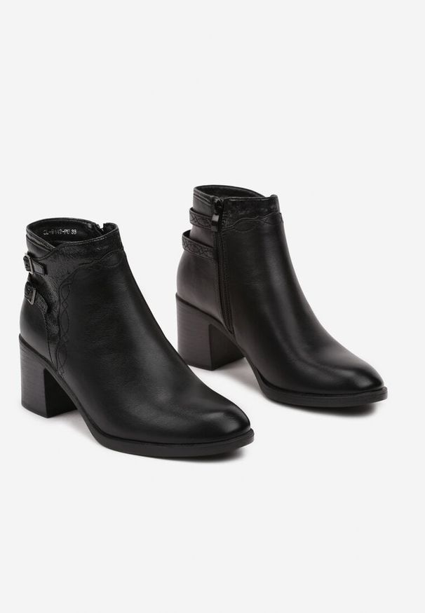 Born2be - Czarne Botki na Obcasie z Ozdobnymi Paskami i Klamrami Reanira. Okazja: na co dzień. Zapięcie: klamry. Kolor: czarny. Wzór: paski. Materiał: jeans. Sezon: jesień, zima. Obcas: na obcasie. Styl: wizytowy, elegancki, casual. Wysokość obcasa: średni