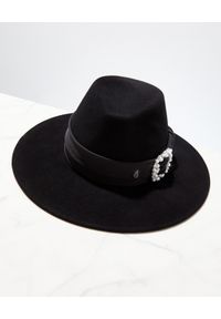 MAISON MICHEL PARIS - Czarny kapelusz ozdobiony jedwabną chustą Kyra. Kolor: czarny. Materiał: jedwab. Wzór: aplikacja #3