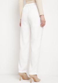 Born2be - Białe Spodnie Regular z Wyższym Stanem i Prostymi Nogawkami Arcadiasa. Stan: podwyższony. Kolor: biały #7