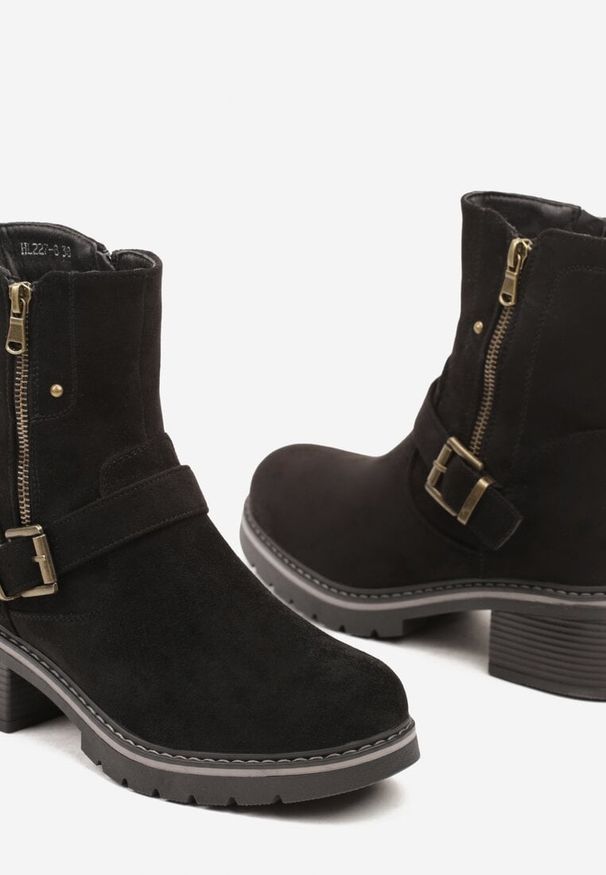 Born2be - Czarne Płaskie Botki Ozdobione Suwakiem i Klamrą Pinnatra. Okazja: na co dzień. Zapięcie: klamry. Kolor: czarny. Materiał: jeans. Wzór: aplikacja. Styl: wizytowy, klasyczny, elegancki, casual