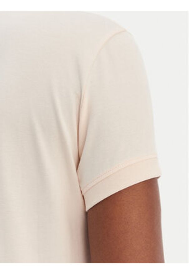 Guess T-Shirt W2YI44 J1314 Pomarańczowy Regular Fit. Kolor: pomarańczowy. Materiał: bawełna