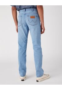 Wrangler - WRANGLER GREENSBORO MĘSKIE SPODNIE JEANSOWE JEANSY THE BRONCO W15Q84Z68