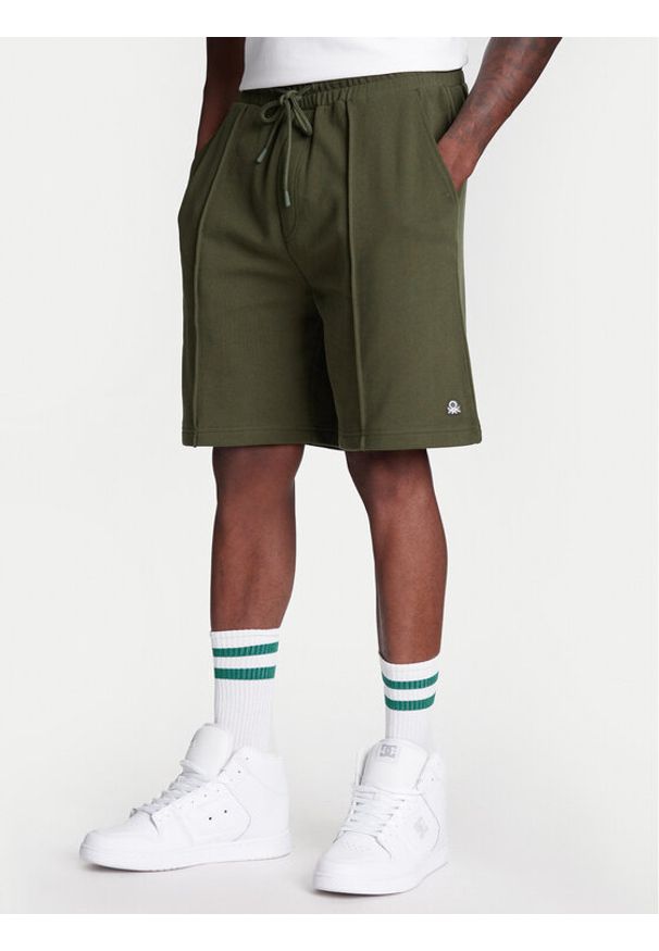 United Colors of Benetton - United Colors Of Benetton Szorty sportowe 342ZU900X Zielony Regular Fit. Kolor: zielony. Materiał: bawełna. Styl: sportowy