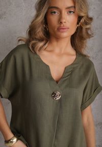 Renee - Zielona Bluzka z Lnem i Wiskozą o Nietoperzowym Kroju z Krótkim Rękawem Herira. Okazja: na co dzień. Typ kołnierza: dekolt w serek. Kolor: zielony. Długość: krótkie. Wzór: aplikacja. Materiał: wiskoza, len. Długość rękawa: krótki rękaw. Sezon: lato. Styl: elegancki, casual #3