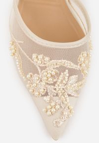 Renee - Beżowe Szpilki VICES Slingback z Noskami w Szpic Ozdobionymi Haftem i Koralikami Laraidina. Zapięcie: pasek. Kolor: beżowy. Materiał: satyna. Wzór: haft, aplikacja. Obcas: na szpilce #6