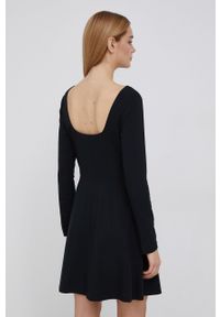 Calvin Klein Jeans Sukienka kolor czarny mini rozkloszowana. Kolor: czarny. Materiał: tkanina. Długość rękawa: długi rękaw. Wzór: gładki. Typ sukienki: rozkloszowane. Długość: mini #5