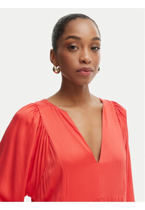 Iconique Sukienka letnia Emma IC26-090 Czerwony Relaxed Fit. Kolor: czerwony. Materiał: wiskoza. Sezon: lato