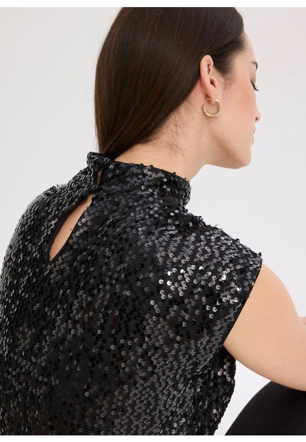 bonprix - Top z cekinami. Kolor: czarny