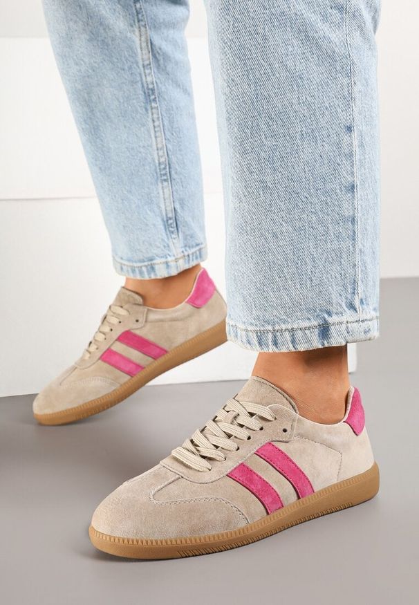 Renee - Beżowo-Różowe Płaskie Sneakersy z Wkładką ze Skóry Naturalnej Ozdobione Paskami Neladria. Okazja: na imprezę. Zapięcie: pasek. Kolor: beżowy. Materiał: skóra. Wzór: aplikacja. Sezon: lato, wiosna