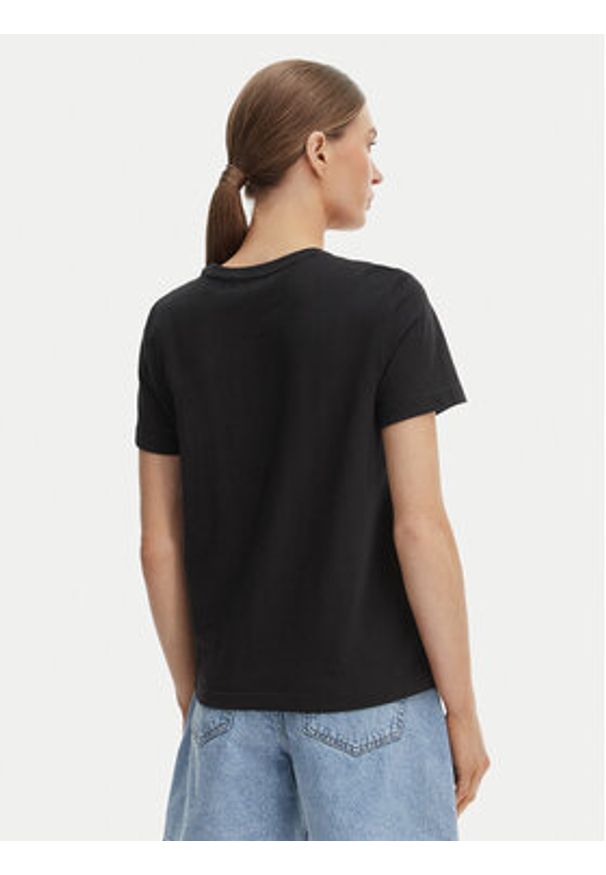 Calvin Klein Jeans T-Shirt LV047F227G Czarny Classic Fit. Kolor: czarny. Materiał: bawełna